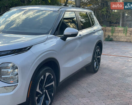 Белый Мицубиси Аутлендер, объемом двигателя 2.49 л и пробегом 62 тыс. км за 25000 $, фото 7 на Automoto.ua