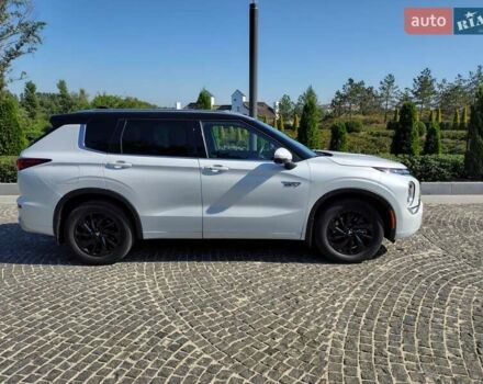 Белый Мицубиси Аутлендер, объемом двигателя 2.36 л и пробегом 43 тыс. км за 34300 $, фото 4 на Automoto.ua