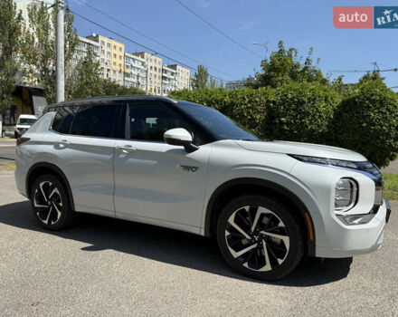 Мицубиси Аутлендер 2022 в Днепре (Днепропетровске) на Automoto.ua Белый Мицубиси Аутлендер, объемом двигателя 2.36 л и пробегом 44 тыс. км за 37300 $, фото 9 на Automoto.ua