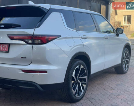 Белый Мицубиси Аутлендер, объемом двигателя 2.49 л и пробегом 62 тыс. км за 25000 $, фото 4 на Automoto.ua