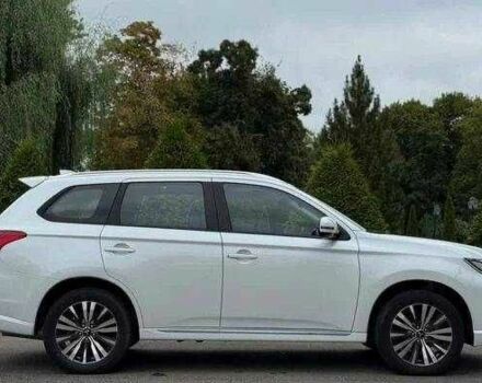 Міцубісі Аутлендер 2022 у Одесі на Automoto.ua Білий Міцубісі Аутлендер, об'ємом двигуна 0 л та пробігом 21 тис. км за 22000 $, фото 4 на Automoto.ua