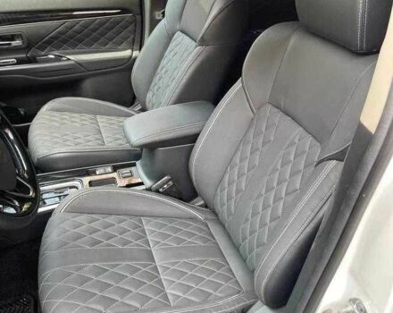 Белый Мицубиси Аутлендер, объемом двигателя 2 л и пробегом 77 тыс. км за 18200 $, фото 7 на Automoto.ua