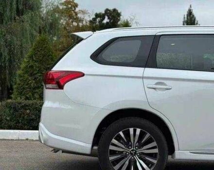 Міцубісі Аутлендер 2022 у Одесі на Automoto.ua Білий Міцубісі Аутлендер, об'ємом двигуна 0 л та пробігом 21 тис. км за 22000 $, фото 5 на Automoto.ua
