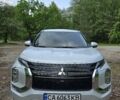 Белый Мицубиси Аутлендер, объемом двигателя 2.49 л и пробегом 13 тыс. км за 30000 $, фото 1 на Automoto.ua
