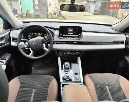 Білий Міцубісі Аутлендер, об'ємом двигуна 2.36 л та пробігом 17 тис. км за 31000 $, фото 6 на Automoto.ua