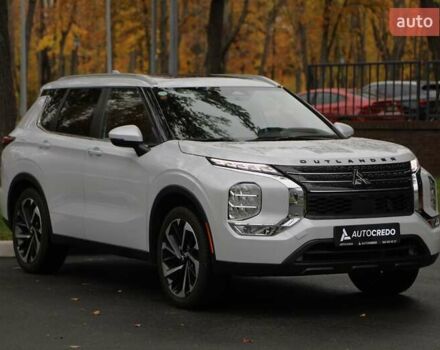 Міцубісі Аутлендер 2022 у Харкові на Automoto.ua Білий Міцубісі Аутлендер, об'ємом двигуна 2.49 л та пробігом 18 тис. км за 30500 $, фото 2 на Automoto.ua