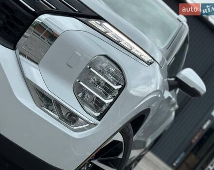 Белый Мицубиси Аутлендер, объемом двигателя 2.49 л и пробегом 70 тыс. км за 25500 $, фото 3 на Automoto.ua