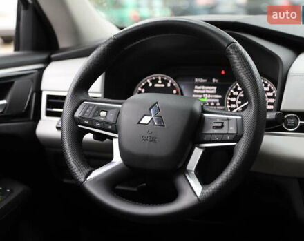 Міцубісі Аутлендер 2022 у Харкові на Automoto.ua Білий Міцубісі Аутлендер, об'ємом двигуна 2.49 л та пробігом 18 тис. км за 30500 $, фото 15 на Automoto.ua