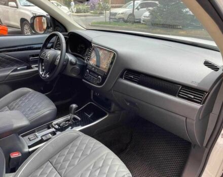 Белый Мицубиси Аутлендер, объемом двигателя 2 л и пробегом 77 тыс. км за 18200 $, фото 6 на Automoto.ua