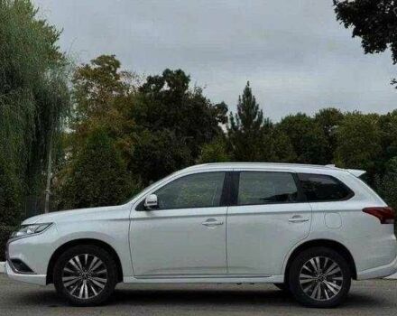 Міцубісі Аутлендер 2022 у Одесі на Automoto.ua Білий Міцубісі Аутлендер, об'ємом двигуна 0 л та пробігом 21 тис. км за 22000 $, фото 12 на Automoto.ua