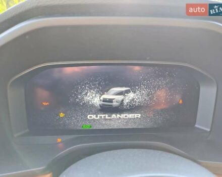 Белый Мицубиси Аутлендер, объемом двигателя 2.36 л и пробегом 43 тыс. км за 34300 $, фото 62 на Automoto.ua