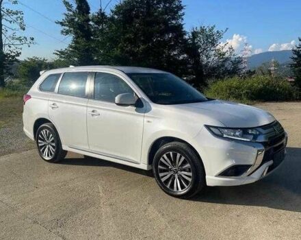 Белый Мицубиси Аутлендер, объемом двигателя 2 л и пробегом 77 тыс. км за 18200 $, фото 3 на Automoto.ua