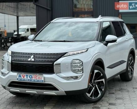 Белый Мицубиси Аутлендер, объемом двигателя 2.49 л и пробегом 70 тыс. км за 24900 $, фото 3 на Automoto.ua