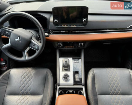 Мицубиси Аутлендер 2022 в Днепре (Днепропетровске) на Automoto.ua Белый Мицубиси Аутлендер, объемом двигателя 2.36 л и пробегом 44 тыс. км за 37300 $, фото 15 на Automoto.ua