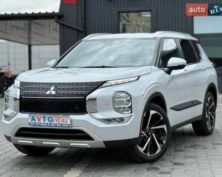 Белый Мицубиси Аутлендер, объемом двигателя 2.49 л и пробегом 70 тыс. км за 24900 $, фото 2 на Automoto.ua