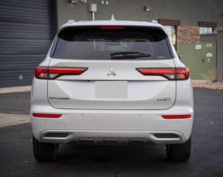 Белый Мицубиси Аутлендер, объемом двигателя 2.4 л и пробегом 30 тыс. км за 14000 $, фото 4 на Automoto.ua