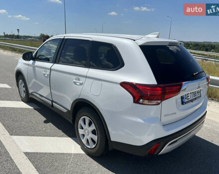 Белый Мицубиси Аутлендер, объемом двигателя 2 л и пробегом 9 тыс. км за 25000 $, фото 9 на Automoto.ua