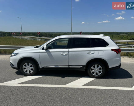Белый Мицубиси Аутлендер, объемом двигателя 2 л и пробегом 9 тыс. км за 25000 $, фото 10 на Automoto.ua