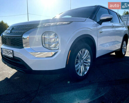 Белый Мицубиси Аутлендер, объемом двигателя 2.36 л и пробегом 33 тыс. км за 34600 $, фото 3 на Automoto.ua