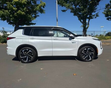 Белый Мицубиси Аутлендер, объемом двигателя 0 л и пробегом 24 тыс. км за 18500 $, фото 6 на Automoto.ua