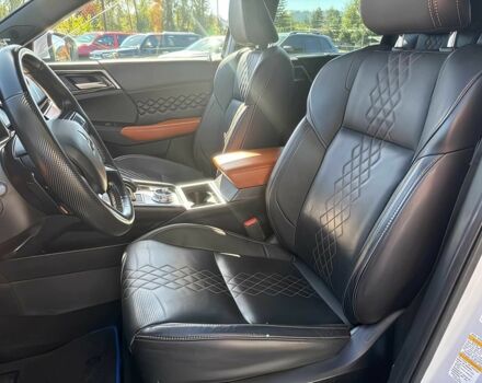 Белый Мицубиси Аутлендер, объемом двигателя 0 л и пробегом 24 тыс. км за 18500 $, фото 7 на Automoto.ua