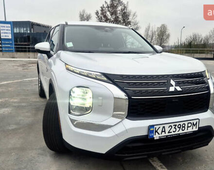 Белый Мицубиси Аутлендер, объемом двигателя 2.36 л и пробегом 33 тыс. км за 34600 $, фото 6 на Automoto.ua