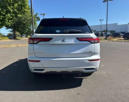 Белый Мицубиси Аутлендер, объемом двигателя 0 л и пробегом 24 тыс. км за 18500 $, фото 4 на Automoto.ua