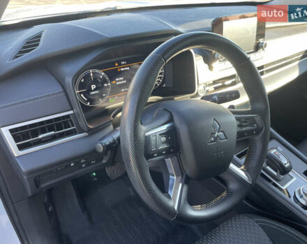 Белый Мицубиси Аутлендер, объемом двигателя 2.36 л и пробегом 33 тыс. км за 34600 $, фото 20 на Automoto.ua