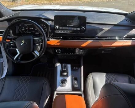 Белый Мицубиси Аутлендер, объемом двигателя 0 л и пробегом 24 тыс. км за 18500 $, фото 9 на Automoto.ua