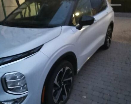 Белый Мицубиси Аутлендер, объемом двигателя 2.4 л и пробегом 61 тыс. км за 37000 $, фото 2 на Automoto.ua