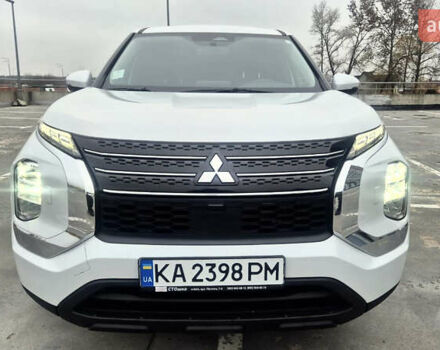Белый Мицубиси Аутлендер, объемом двигателя 2.36 л и пробегом 33 тыс. км за 34600 $, фото 8 на Automoto.ua