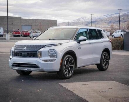 Белый Мицубиси Аутлендер, объемом двигателя 2.4 л и пробегом 30 тыс. км за 14000 $, фото 2 на Automoto.ua