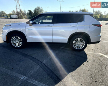 Белый Мицубиси Аутлендер, объемом двигателя 2.36 л и пробегом 33 тыс. км за 34600 $, фото 4 на Automoto.ua