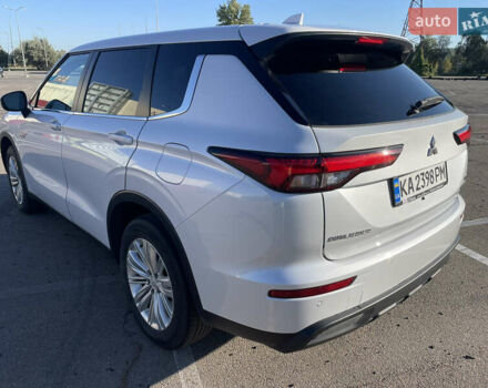 Белый Мицубиси Аутлендер, объемом двигателя 2.36 л и пробегом 33 тыс. км за 34600 $, фото 16 на Automoto.ua