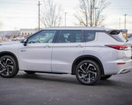 Белый Мицубиси Аутлендер, объемом двигателя 2.4 л и пробегом 30 тыс. км за 14000 $, фото 3 на Automoto.ua