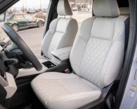 Белый Мицубиси Аутлендер, объемом двигателя 2.4 л и пробегом 30 тыс. км за 14000 $, фото 7 на Automoto.ua