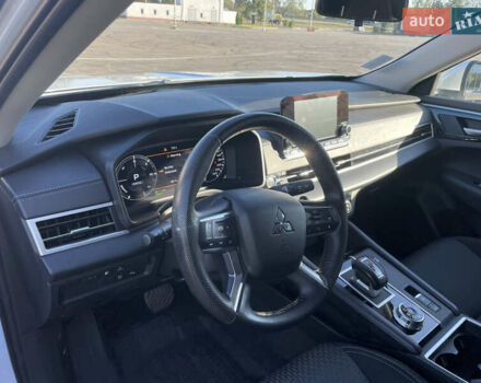 Белый Мицубиси Аутлендер, объемом двигателя 2.36 л и пробегом 33 тыс. км за 34600 $, фото 22 на Automoto.ua