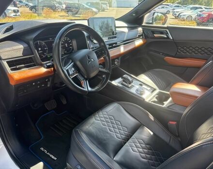 Белый Мицубиси Аутлендер, объемом двигателя 0 л и пробегом 24 тыс. км за 18500 $, фото 8 на Automoto.ua