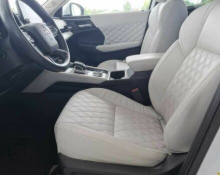 Білий Міцубісі Аутлендер, об'ємом двигуна 2.5 л та пробігом 12 тис. км за 12000 $, фото 7 на Automoto.ua