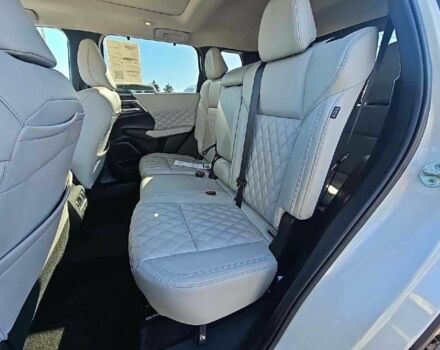 Белый Мицубиси Аутлендер, объемом двигателя 0 л и пробегом 48 тыс. км за 25300 $, фото 6 на Automoto.ua