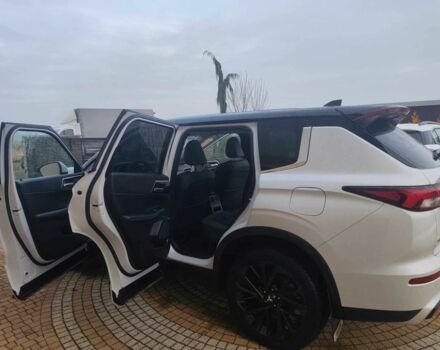 Белый Мицубиси Аутлендер, объемом двигателя 2.4 л и пробегом 20 тыс. км за 21000 $, фото 4 на Automoto.ua