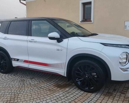 Белый Мицубиси Аутлендер, объемом двигателя 2.4 л и пробегом 20 тыс. км за 21000 $, фото 2 на Automoto.ua