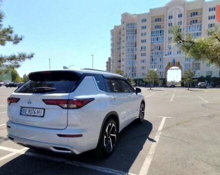 Мицубиси Аутлендер 2024 в Николаеве на Automoto.ua Белый Мицубиси Аутлендер, объемом двигателя 2.49 л и пробегом 7 тыс. км за 39800 $, фото 3 на Automoto.ua