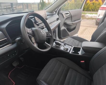 Белый Мицубиси Аутлендер, объемом двигателя 2.4 л и пробегом 20 тыс. км за 21000 $, фото 6 на Automoto.ua