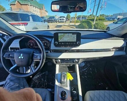 Белый Мицубиси Аутлендер, объемом двигателя 0 л и пробегом 48 тыс. км за 25300 $, фото 3 на Automoto.ua