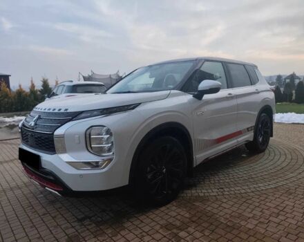 Белый Мицубиси Аутлендер, объемом двигателя 2.4 л и пробегом 20 тыс. км за 21000 $, фото 1 на Automoto.ua