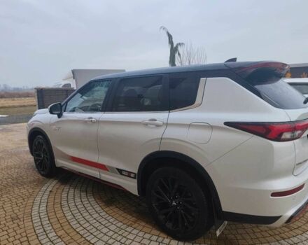 Белый Мицубиси Аутлендер, объемом двигателя 2.4 л и пробегом 20 тыс. км за 21000 $, фото 3 на Automoto.ua