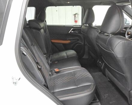 Белый Мицубиси Аутлендер, объемом двигателя 2.5 л и пробегом 12 тыс. км за 11000 $, фото 10 на Automoto.ua