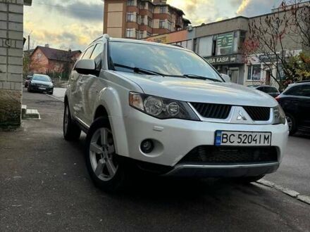 Белый Мицубиси Аутлендер, объемом двигателя 1.97 л и пробегом 219 тыс. км за 8700 $, фото 1 на Automoto.ua