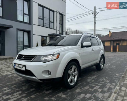 Білий Міцубісі Аутлендер, об'ємом двигуна 3 л та пробігом 312 тис. км за 7850 $, фото 1 на Automoto.ua